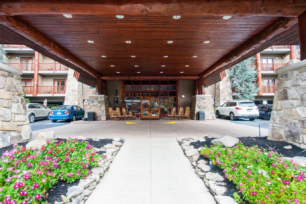 Bearskin Lodge On The River Gatlinburg Eksteriør billede